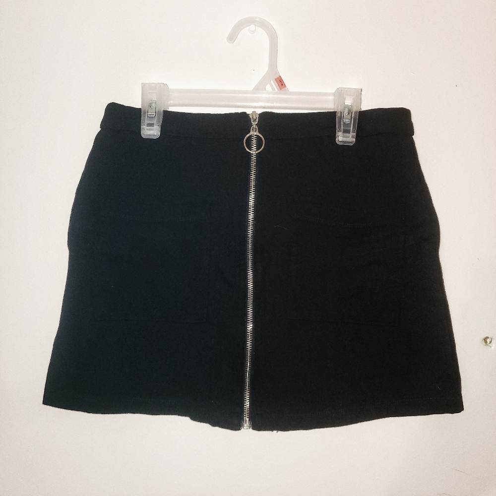 Forever 21 Black Skirt w/ Loop Zipper and Pockets